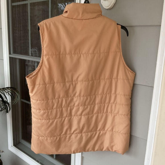 Women’s Kim Rogers tan puffer Vest size Large top zip excellent condition - Picture 5 of 13